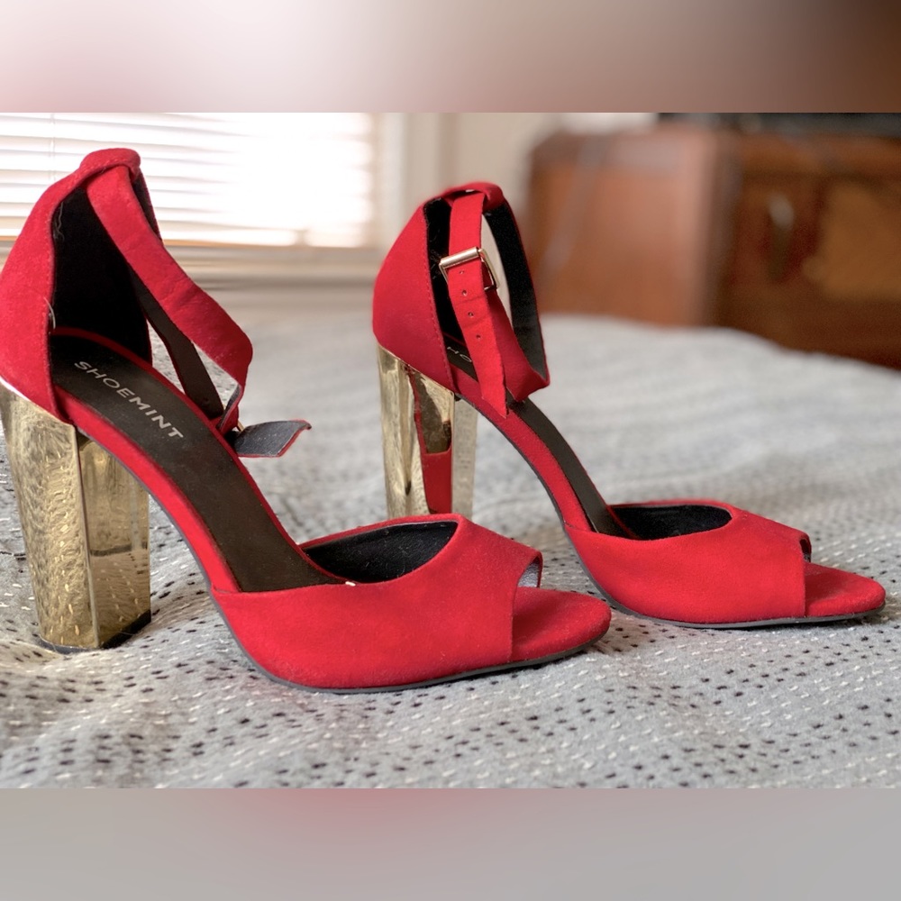 Shoemint ankle strap gold chunky heels 7.5